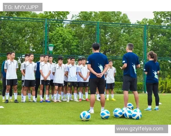 足球明星粉丝团热情汇聚共同见证偶像荣耀与梦想的旅程